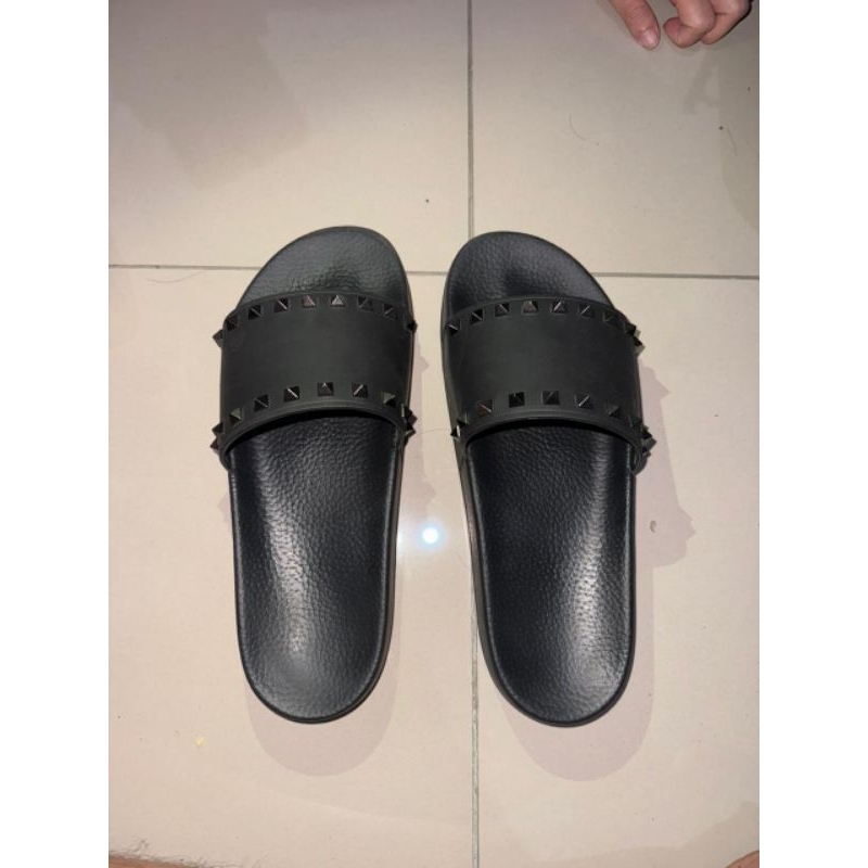 preloved sandal valentino