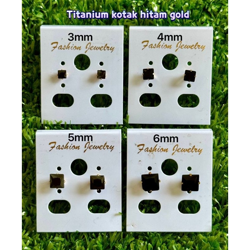 Anting tusuk titanium mata hitam kotak gold