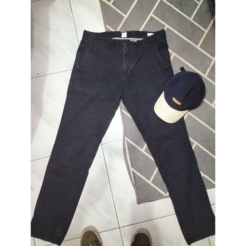 celana panjang Chino GAP