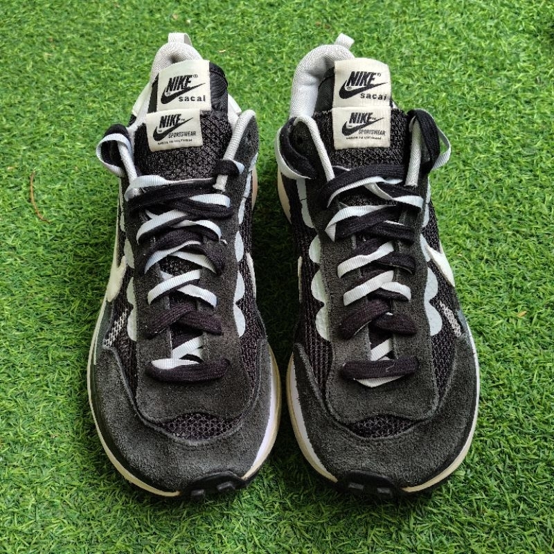Sepatu Sacai x Nike Vapor Waffle Black White