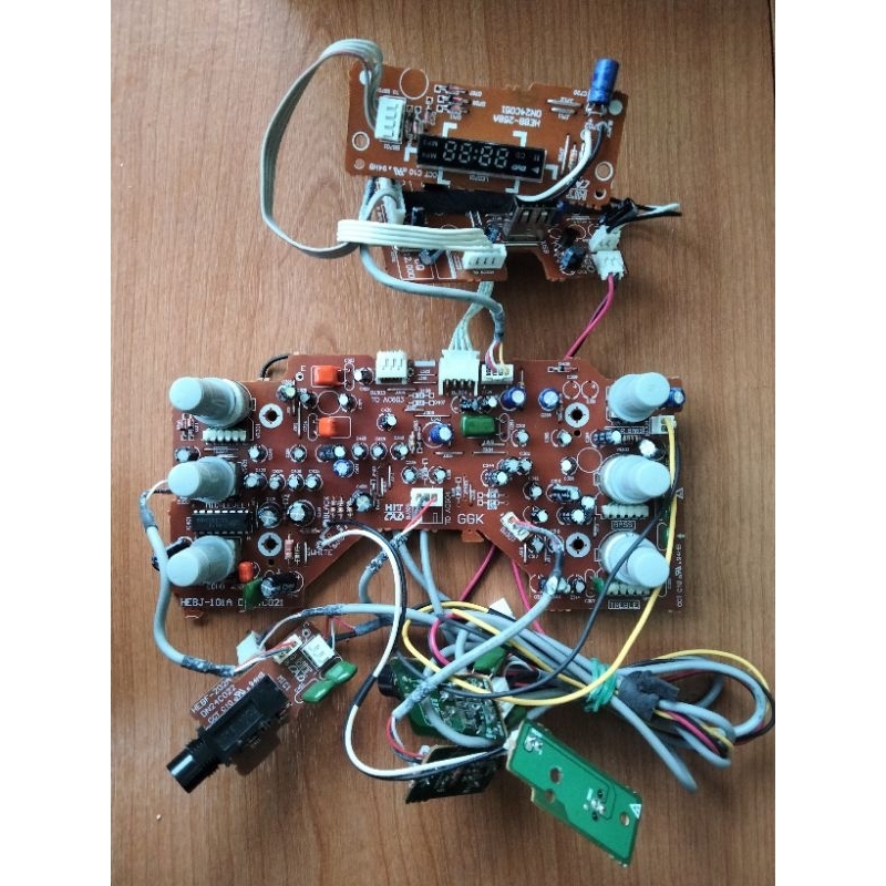 TONE CONTROL SPEAKER AKTIF POLYTRON SUPER BASS PAS68B