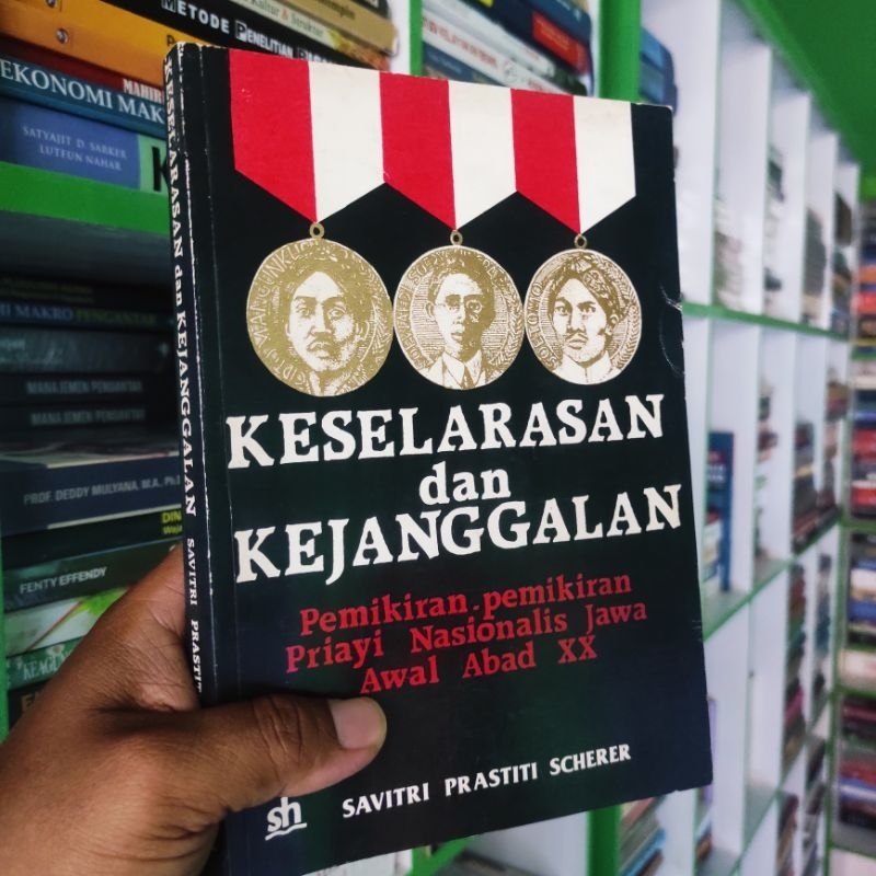 (ori) buku keselarasan dan kejanggalan : pemikiran -pemikiran priyayi nasional Jawa awal abad XX
