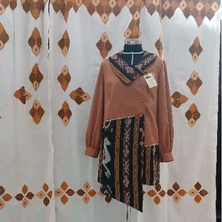 Blus Tenun Kombinasi