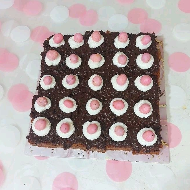 

kue basah kue potong cokelat strawberry 25pcs