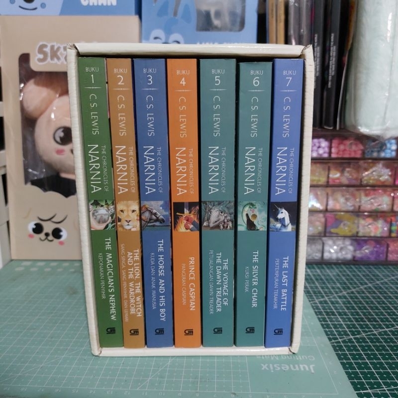 Novel Narnia set (booked)