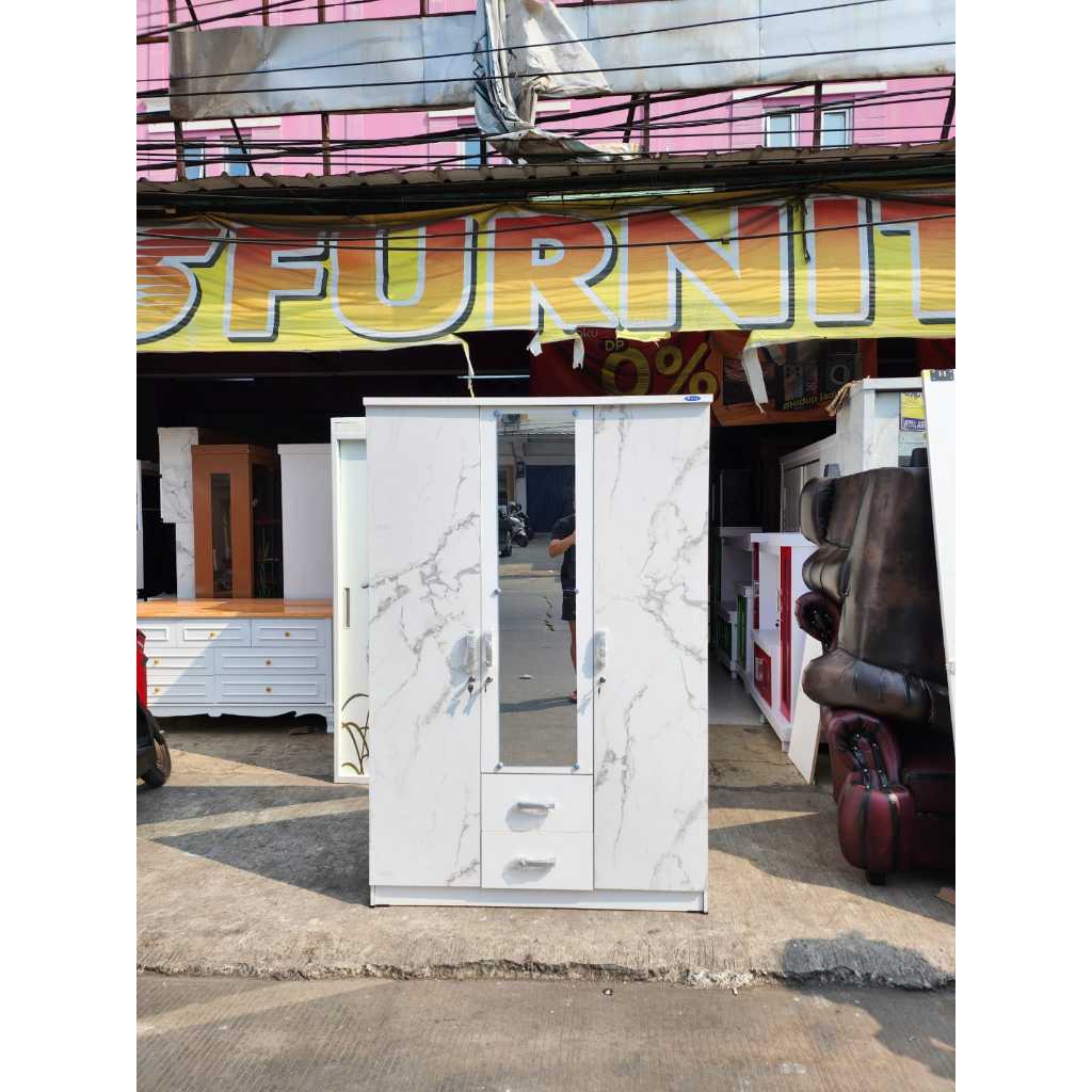 LEMARI 3 PINTU / LEMARI PAKAIAN / LEMARI PARTIKEL