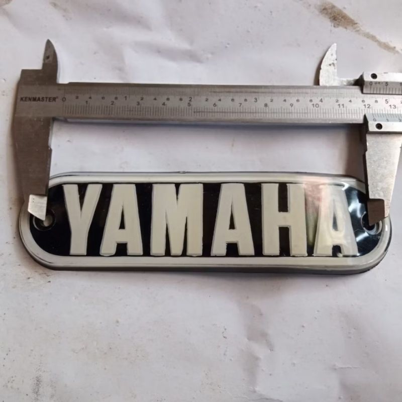 emblem tangki yamaha l2g l2s ori, 𝙗𝙖𝙘𝙖 𝙙𝙚𝙨𝙠𝙧𝙞𝙥𝙨𝙞  𝙙𝙪𝙡𝙪 𝙮𝙖 𝙗𝙤𝙨𝙠𝙪𝙝