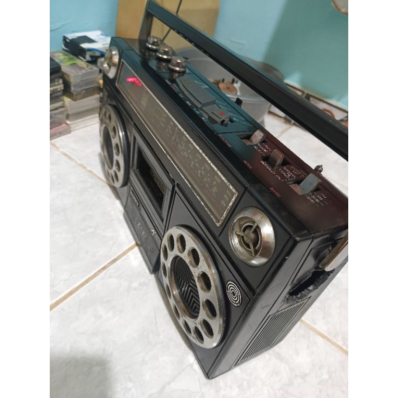 Radio Tipe Bombox, Jadul Antik, langka Kondisi Radio Ok, FM, AM, SW1-2. ada Mic karoke Jek 3.5. mic 