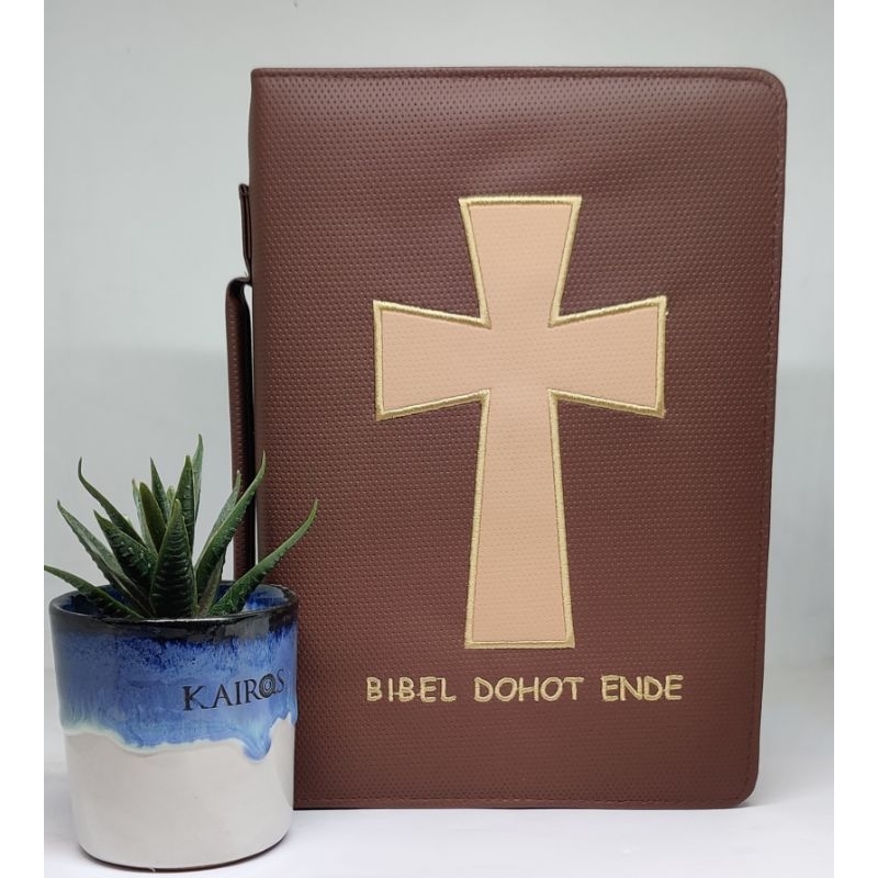 

SAMPUL BIBEL DOHOT ENDE SUPLEMEN MOTIF " SALIB COKLAT