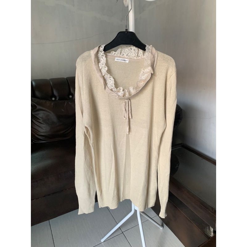 Atasan ruffle brand avv.standard