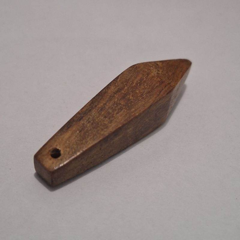 Bandul Kalung Kayu Bertuah