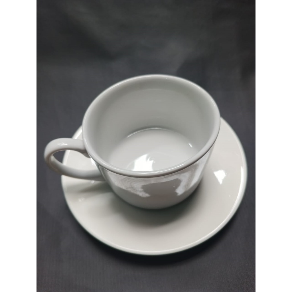 Cangkir kopi dan teh berserta tatakan bahan keramik Warna putih KPB02