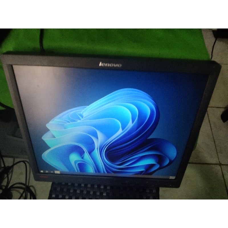 Monitor 17 inch Kotak Square Tanpa Kaki Normal Bening