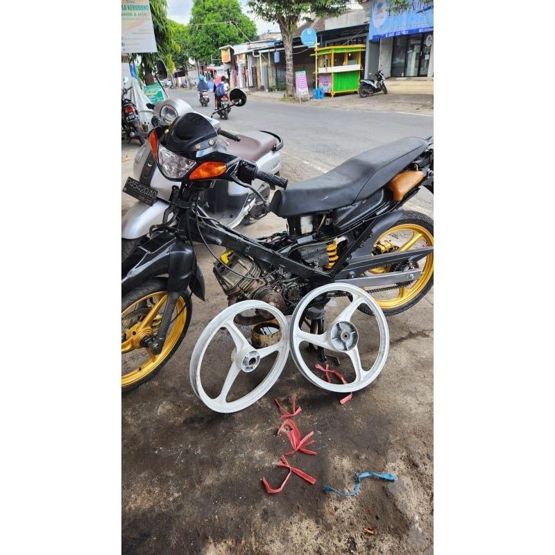 Velg lepasan Yamaha tiara