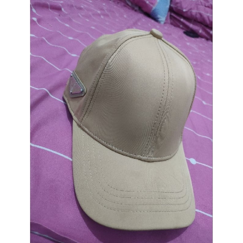 topi prada