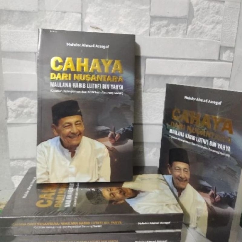 Promo Terbatas termurah Buku Cahaya Dari Nusantara Maulana Habib Lutfi