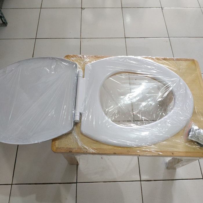 KURSI TOILET DUDUK / WC DUDUK PORTABLE KAYU