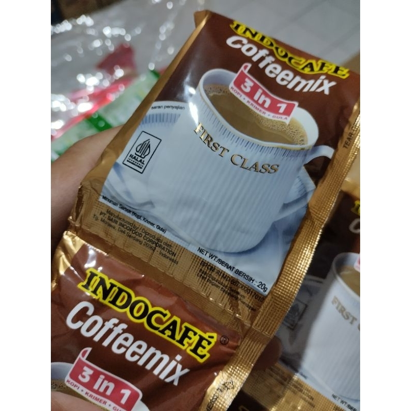 

indocafe coffeemix 3 in 1(barang ready & siap kirim tapi tetep kita tulis PO ya,jaga2 kalo orderan membludak )