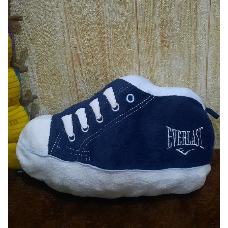 Boneka Sepatu Everlast