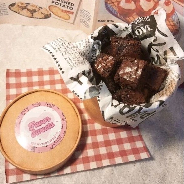 

Favorsweets - Fudgy brownies jar with nutella filling - size 16oz - brownies panggang coklat - hampers/gift ideas