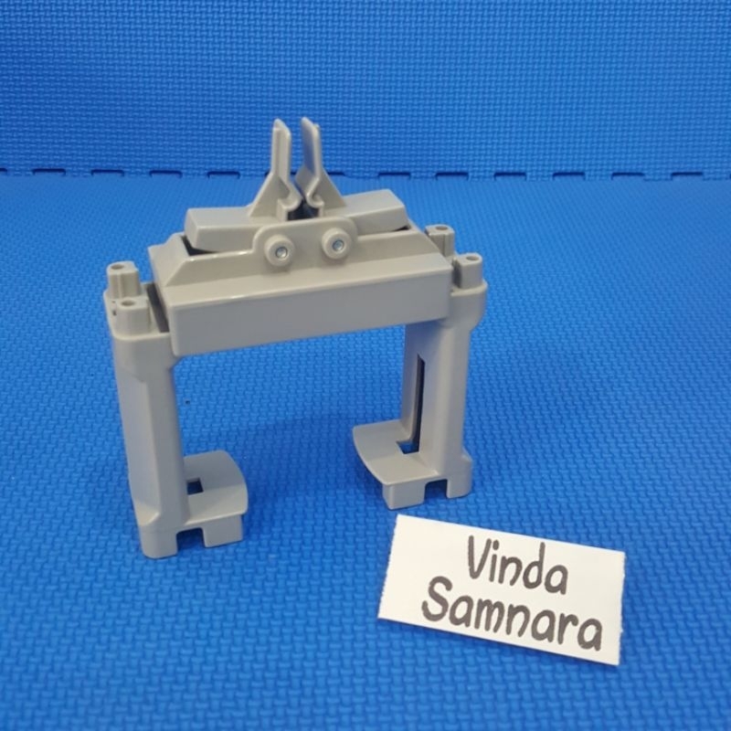 Takara Tomy Plarail Monorail Tokyo Disney Resort Tiang Jepit Monorel