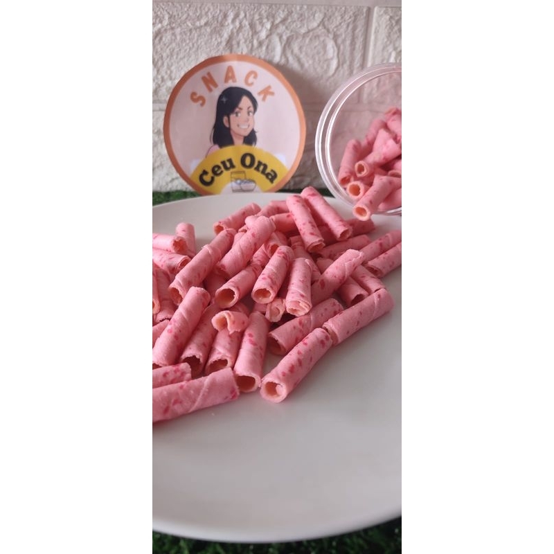 

Snack Ceu Ona Jual Snack Roll Kue Kering Manis Strawberry Pink Mirip Fullo 500 gram