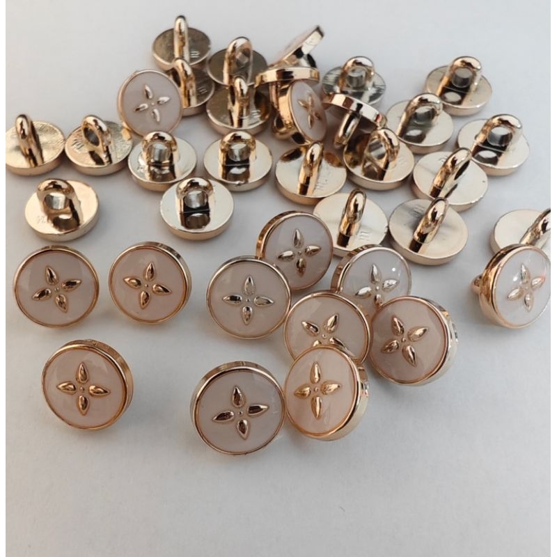 100 Pcs Kancing  Baju hias Jamur Gepeng putih susu Motif Bintang18L 1,1 cm