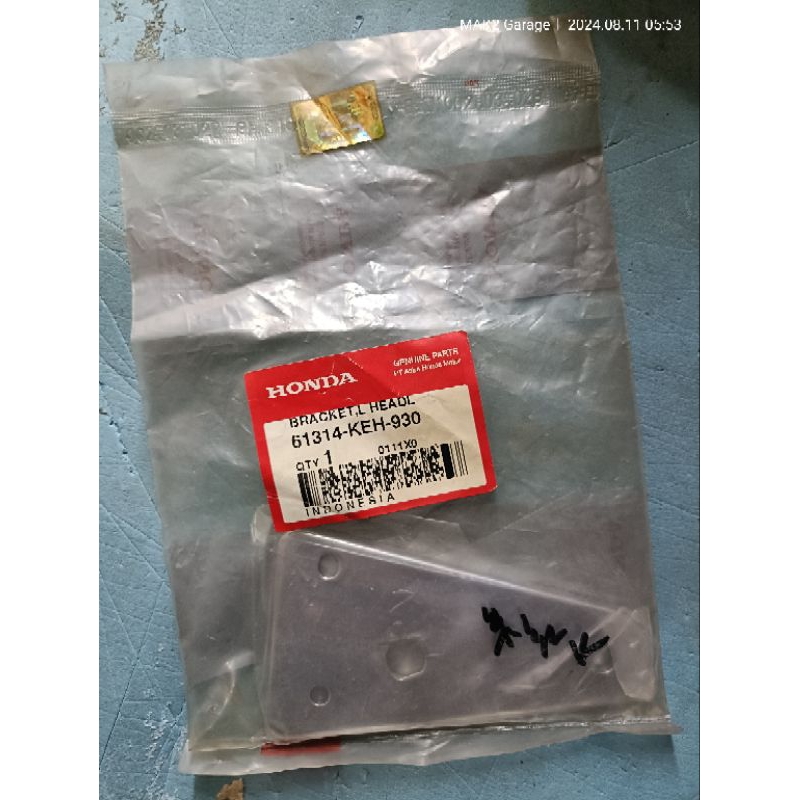 61314 keh 930 brecket kuping lampu headlamp sebelah kiri Honda Megapro lama original AHM
