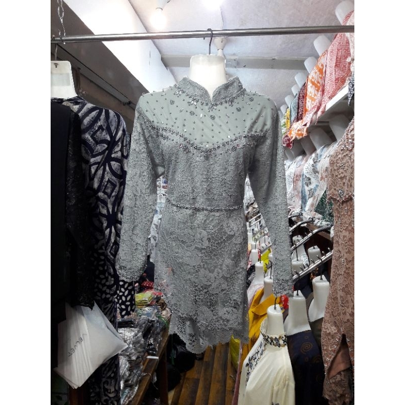 kebaya  tunik wisuda modern broklat corneli plus payet warna silver