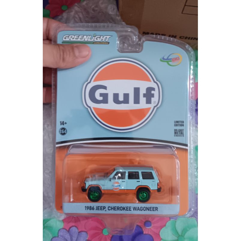 GREENLIGHT 51523 CHASE GULF 1986 JEEP CHEROKEE WAGONEER