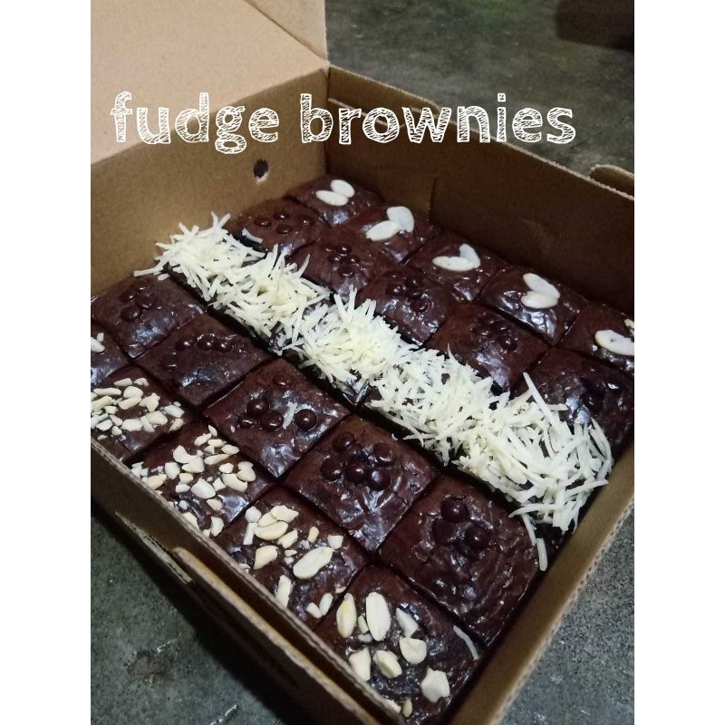 

FUDGE BROWNIES BROWNIES SEKAT