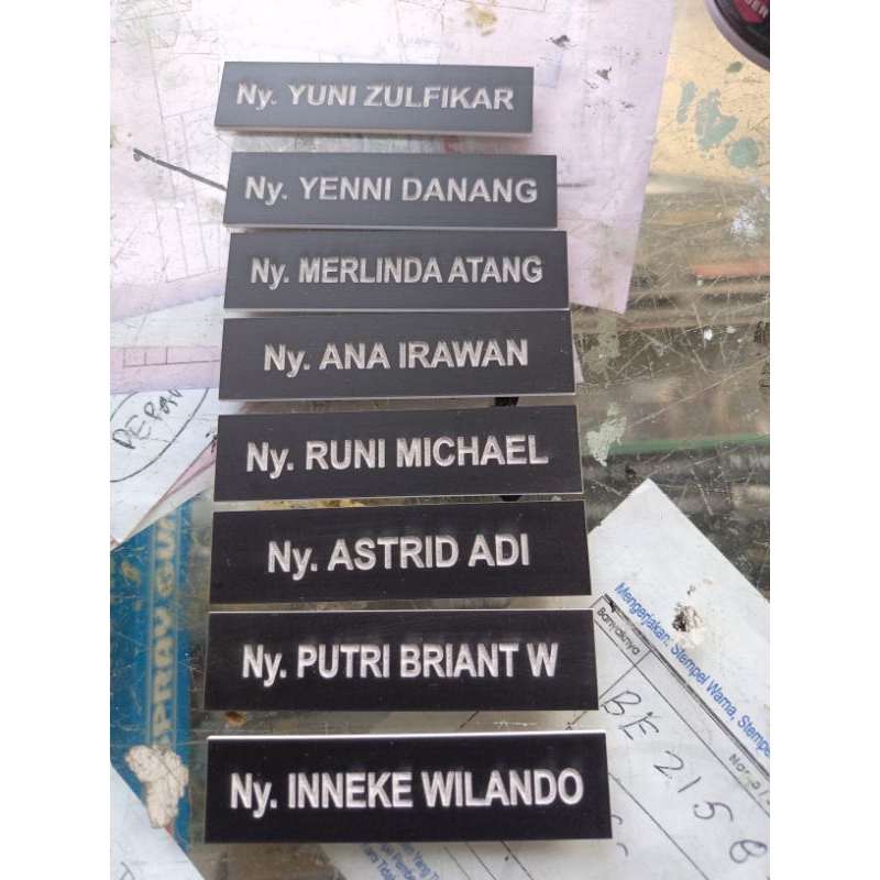 

nama dada nametag akrilik