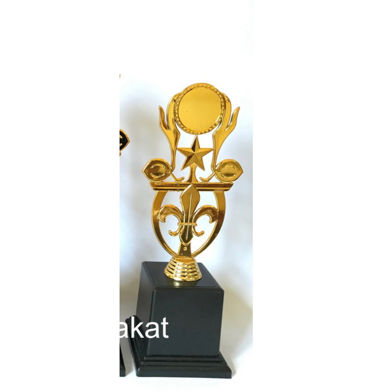 Piala Pramuka Piala Pramuka Emas Tatakan Hitam Tinggi 30 cm
