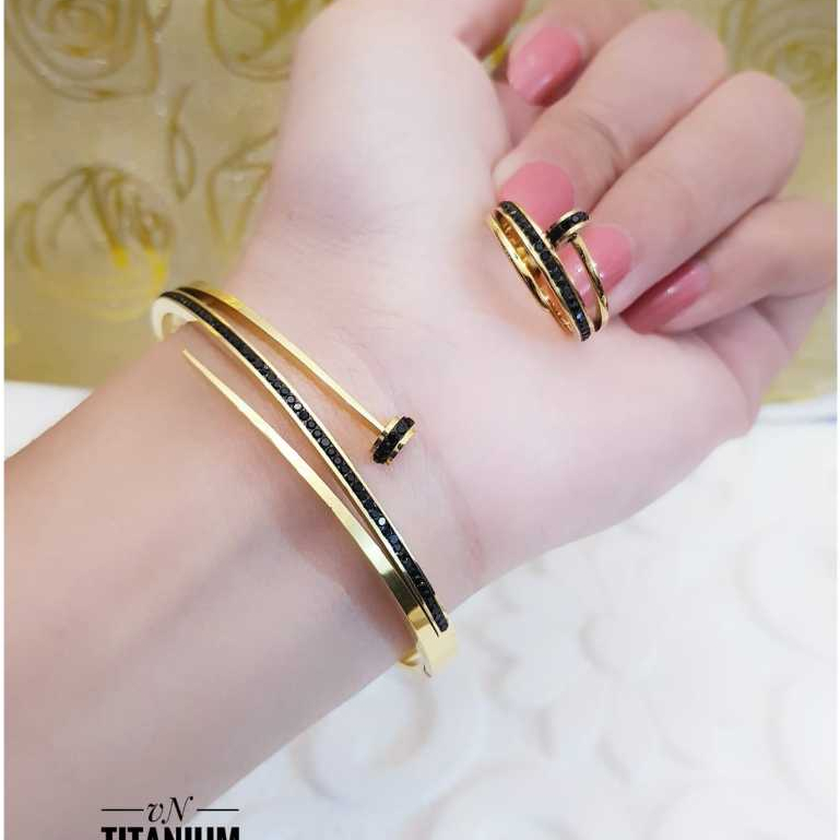 Gelang Cincin Titanium Wanita Paku Permata Hitam Ra114