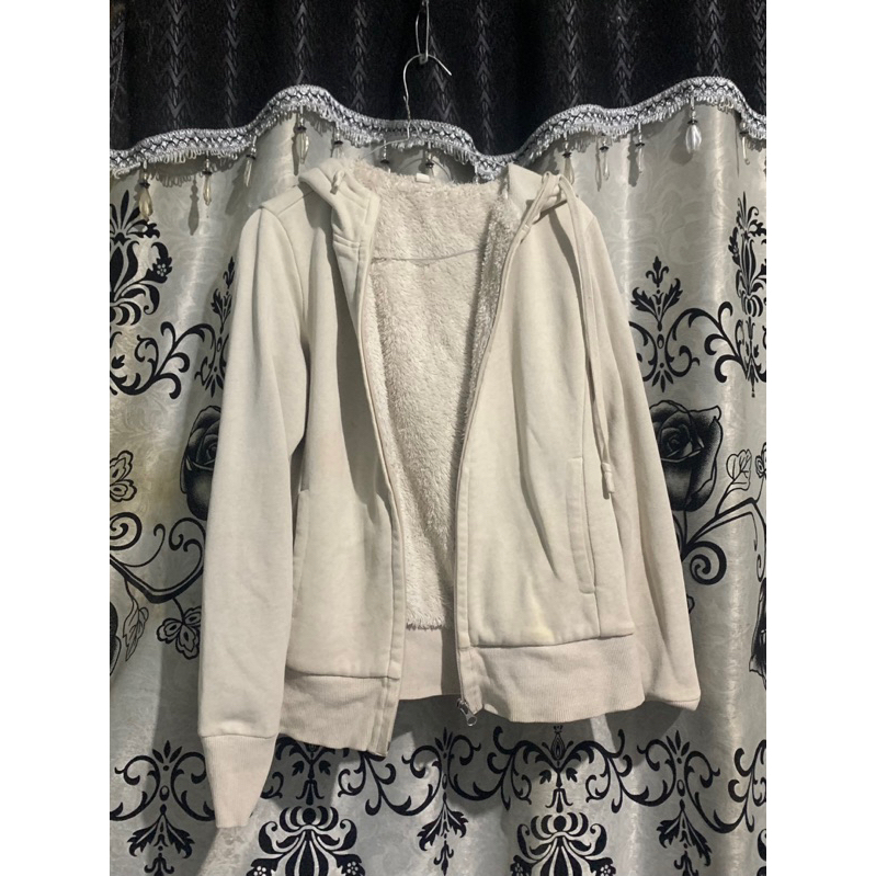 preloved hoodie zipper uniqlo bahan dalam bulu