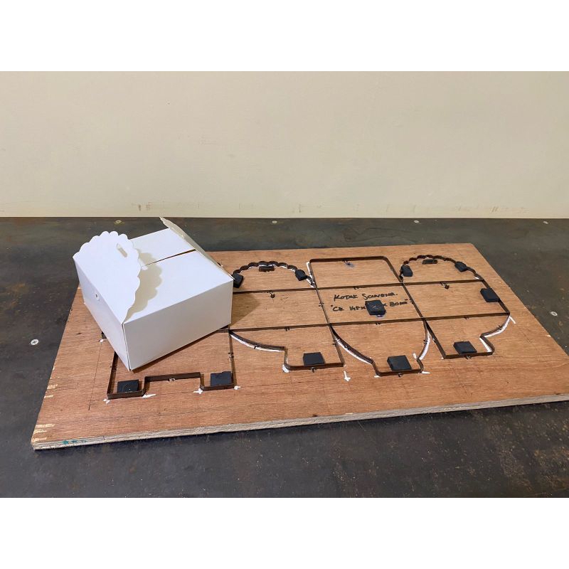 

pisaupond kertas plong dus sovenir uk 14,5x14,5x10cm