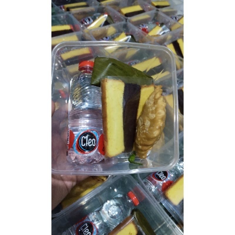 

Catering Mama Kholid Paket Snack Box kemasan Thinwall plus air mineral