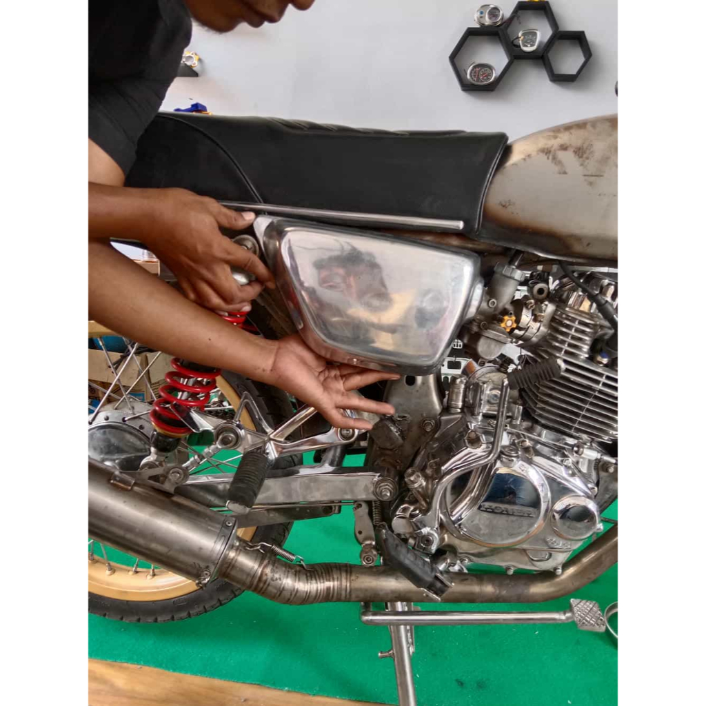 Box Aki Samping CB200 Bok Accu Tangki Depan CB 200 Krom