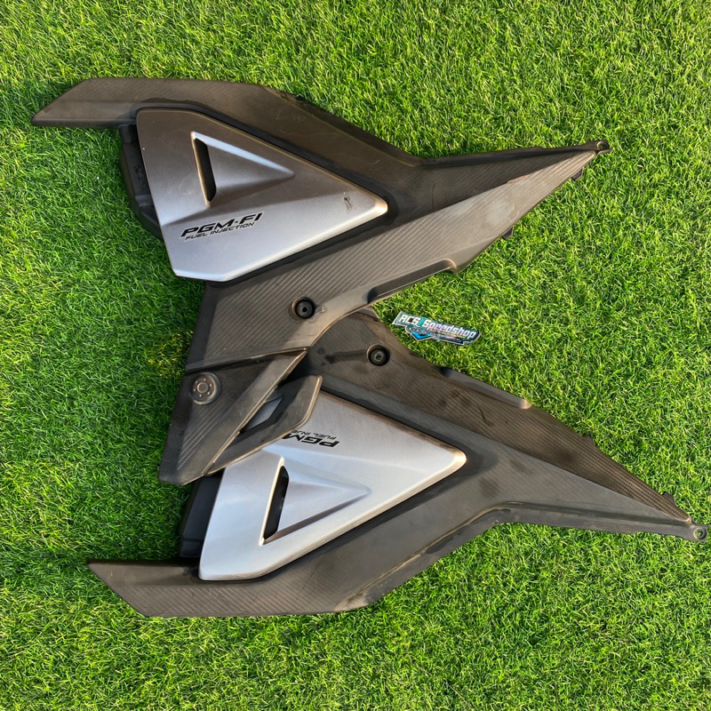 Cover samping tutup aki new megapro monoshok ori copotan motor