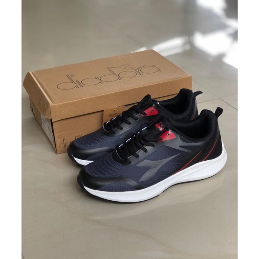 Sepatu lari pria diadora harbin hitam Original BNIB