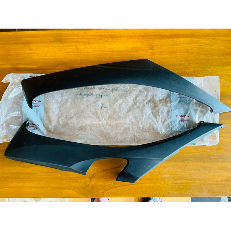 COVER BODY SAMPING TEBENG LANTAI BAWAH KANAN KIRI HONDA SPACY ORI ORIGINAL 83520-KZL-930ZA / 83620-K