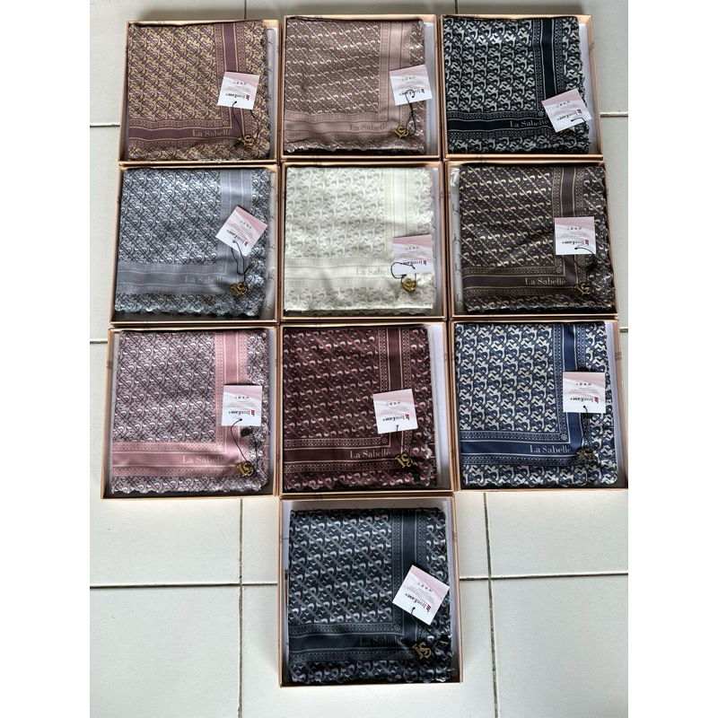 Hijab stylish/ Hijab motif/ kerudung/ Kerudung motif/Bhumi Series dari Lasabelle