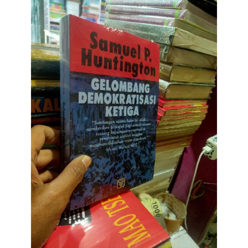Gelombang Demokratisasi Ketiga oleh Samuel p Huntington NUPY