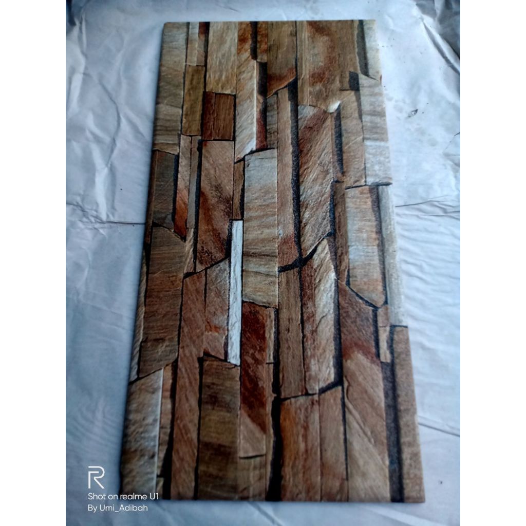 KERAMIK DINDING 40 X 25 CM KASAR BATU ALAM BROWN ( COKLAT )- KERAMIK KAMAR MANDI harga per lembar / 