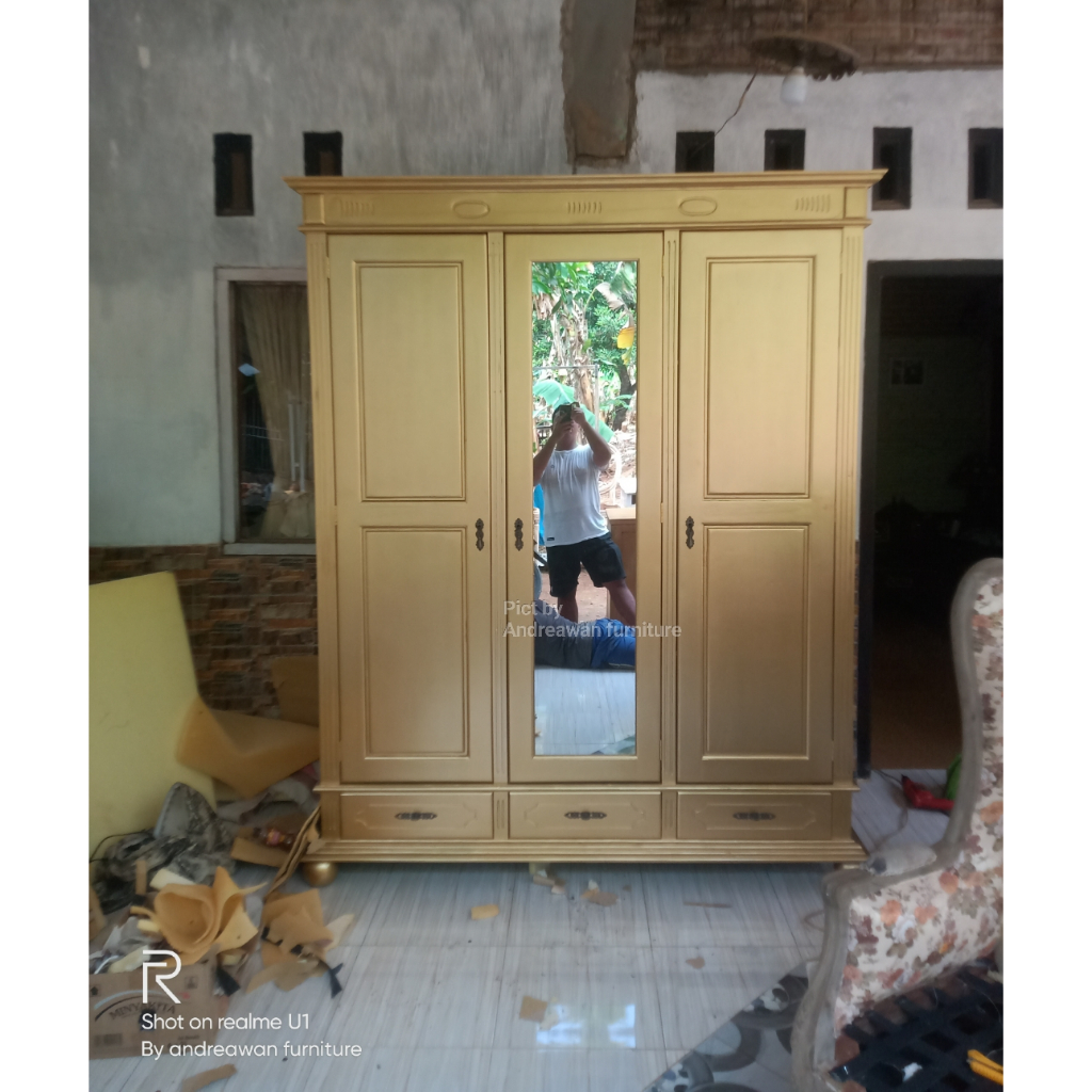 Lemari Pakaian 3 Pintu Minimalis Kayu Jati Warna Emas Gold Mewah Luxury - Almari Baju Kaca Cermin Ti
