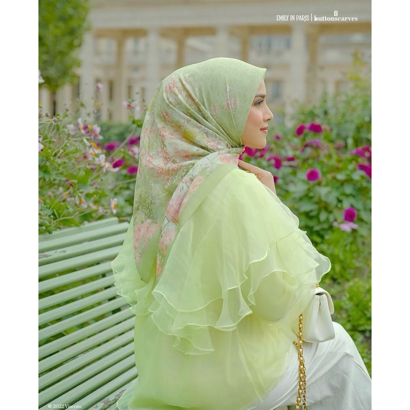 Buttonscarves preloved XL Syari  Emily in paris warna gazon
