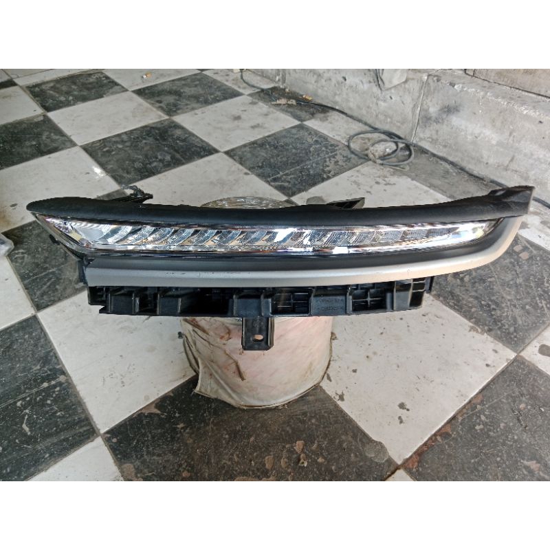 Lampu depan DRL Wuling Almaz