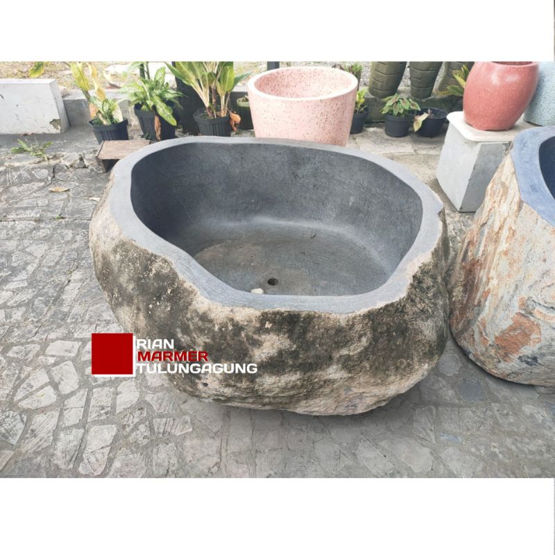 Bathub Jacuzzi Bak Mandi Berendam batu kali natural