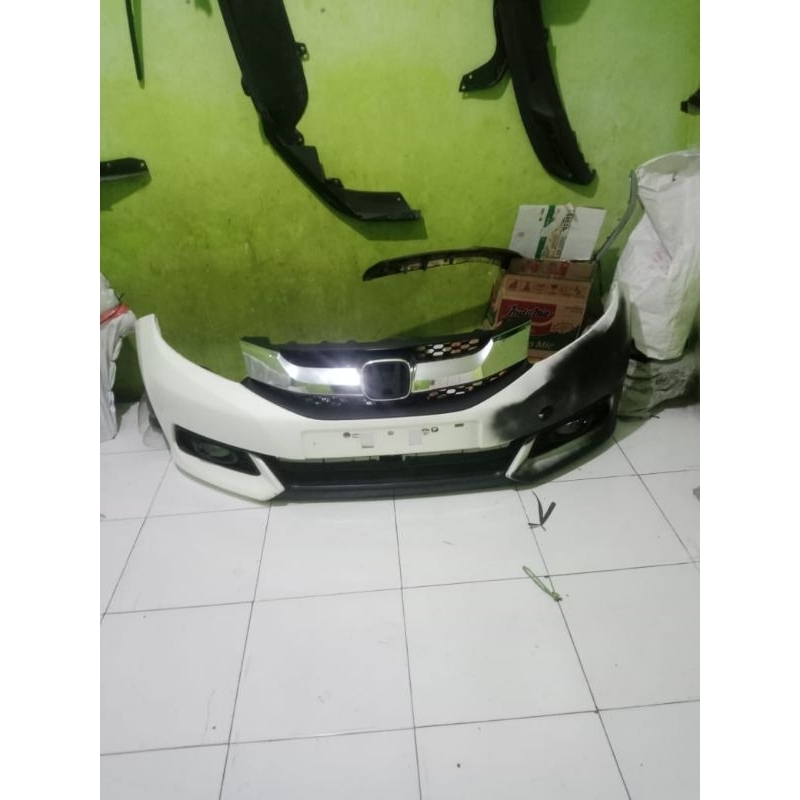 bemper depan Honda Mobilio E