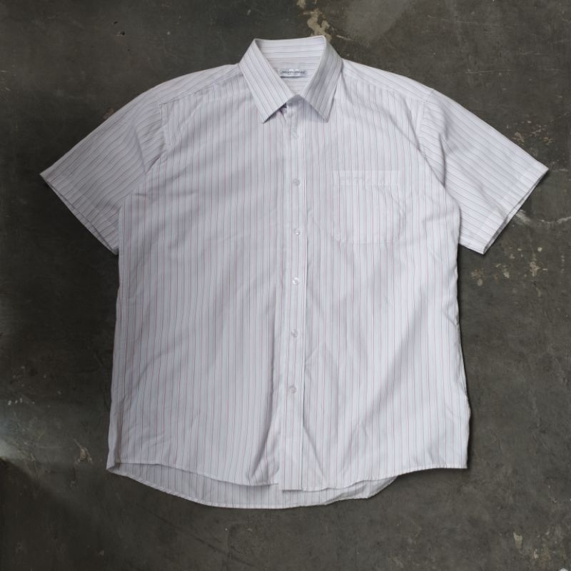 kemeja garis Manhattan New York